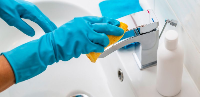 Cómo conseguir una limpieza del baño más ecológica