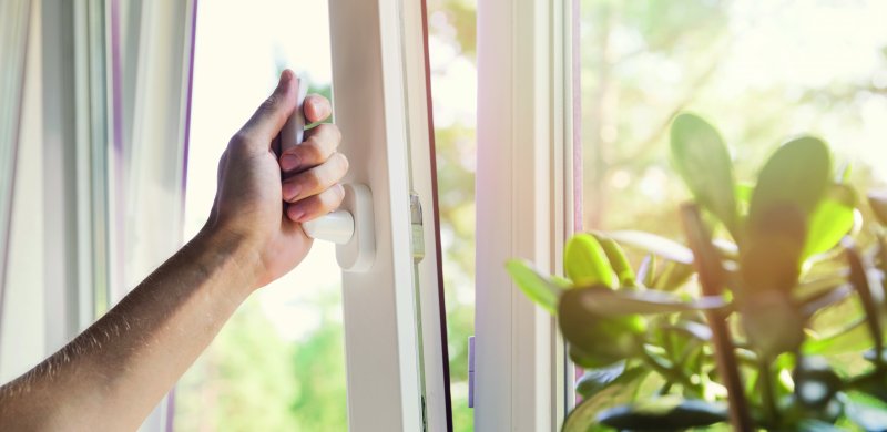 Cómo ARREGLAR o CAMBIAR el CIERRE de una VENTANA CORREDERA. 